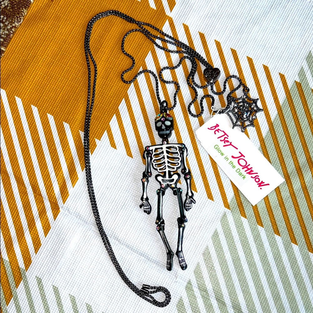 Betsey Johnson Skeleton Necklace NWT Glow In The Dark with Self Adjusting Slider - Picture 3 of 10
